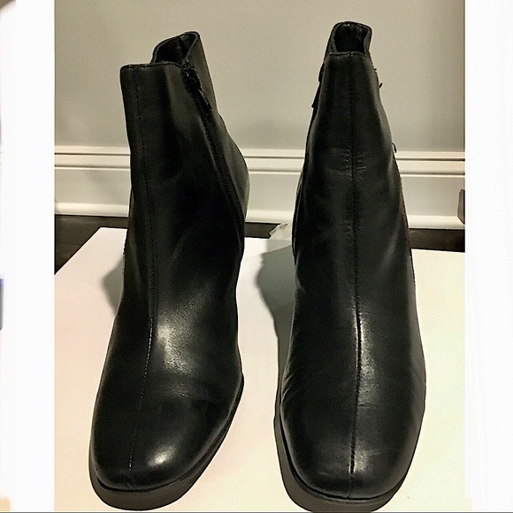 Croft and Barrow Huntley Booties in Black - Picture 4 of 11